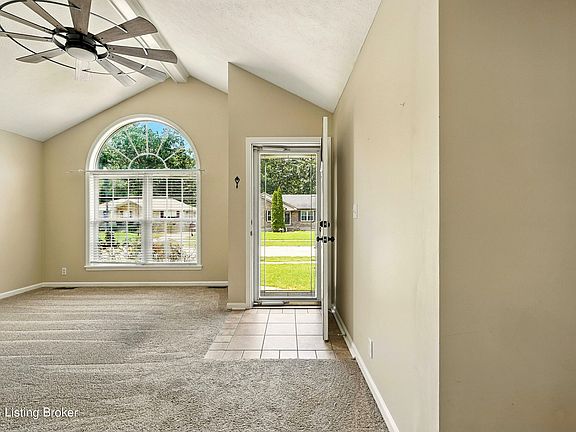 3rd image of 424 River Oaks Dr