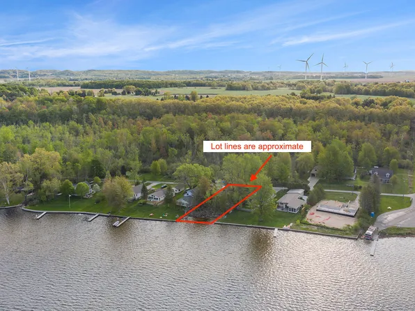 S Lake St, Pentwater, MI 49449