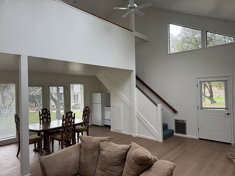 17364 Overland Trl — Photo 2