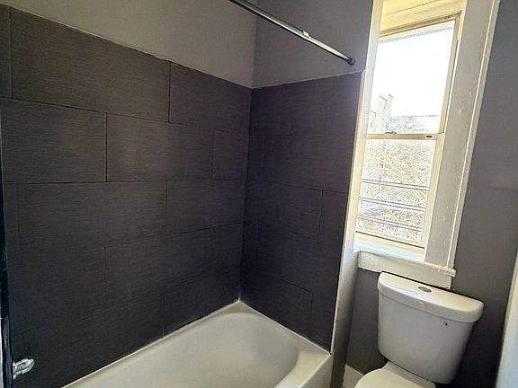 4th image of 717 Arlington Ave APT 5A