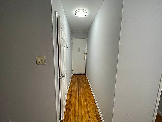 3rd image of 950 Bronx Park S #4D