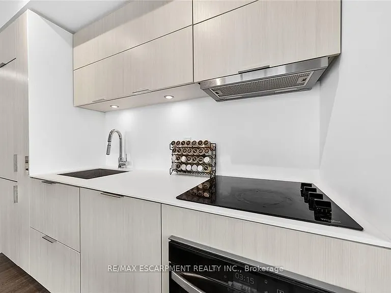 370 Martha St #710 — Photo 28