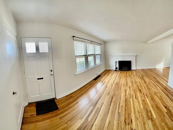 3rd image of 850 Alexandra Ave