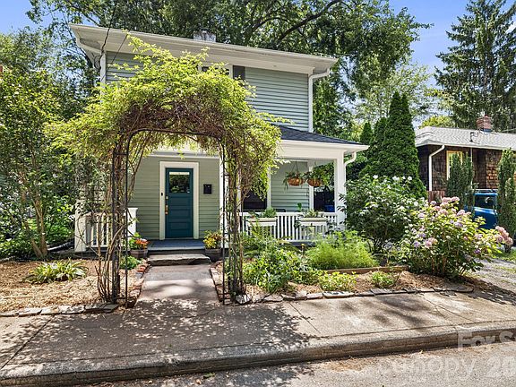 5th image of 28 Woodlawn Ave