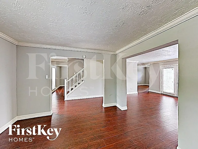 10122 Woodhollow Dr — Photo 3