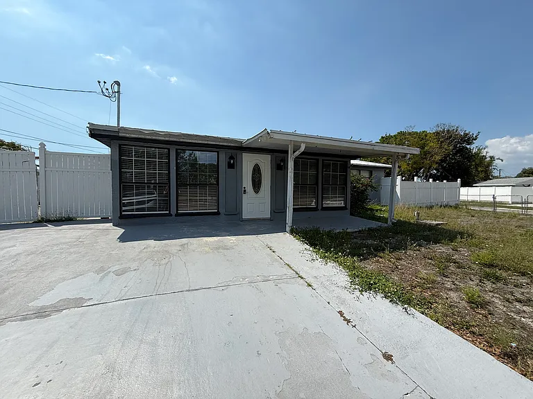 6014 Southern Comfort Blvd — Photo 1