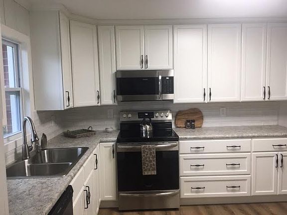 3rd image of 528 Pauline Ave
