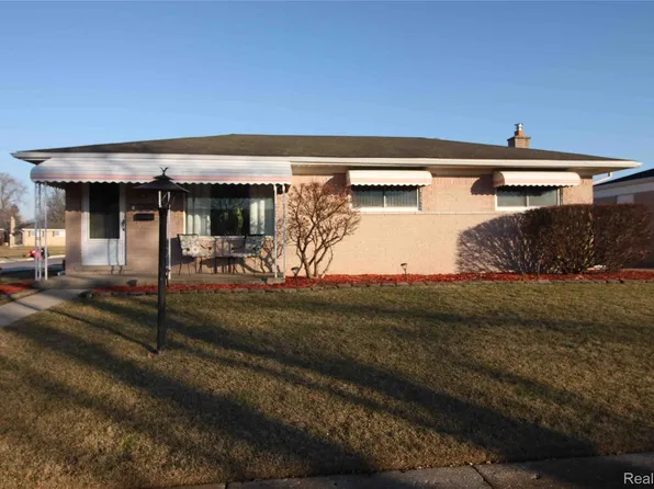 27820 Larry St, Roseville, MI 48066