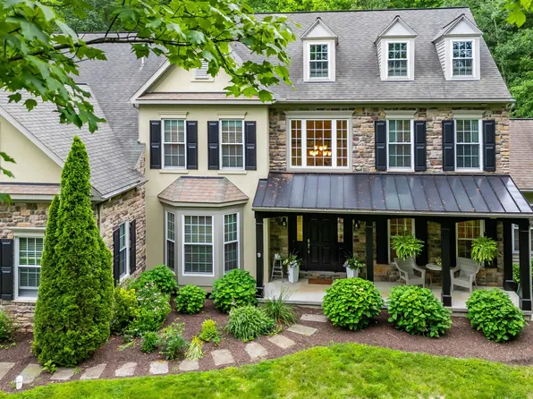 41 Hillview Rd, Morgantown, PA 19543