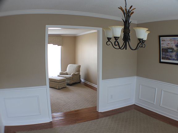 4th image of 612 Garv Cir SE