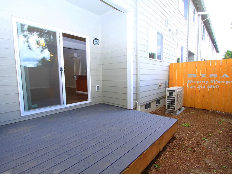 4185 Lancaster Dr NE — Photo 14