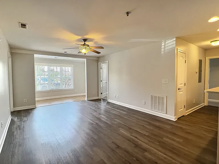 144 N Hines St — Photo 30