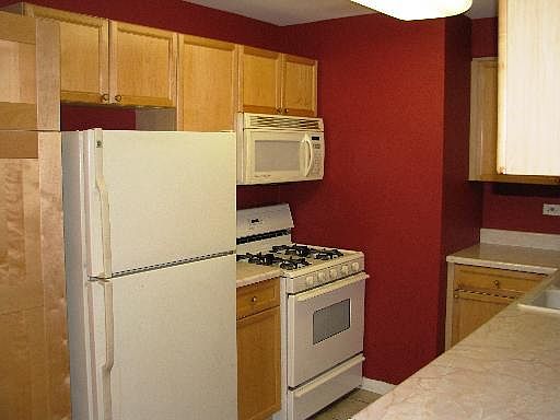 5th image of 2424 W Estes Ave APT 2B