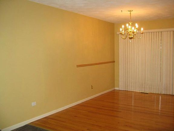 4th image of 325 New London Ave APT B2