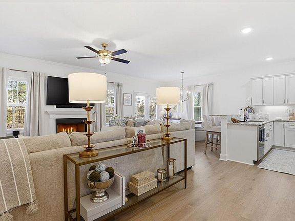 2nd image of 30 Sunrise Ct