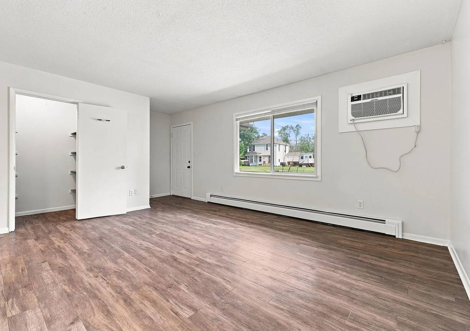 $865 2BR/1BA | Updated | In-Unit Laundry | Private Entrance | Parking — Photo 1