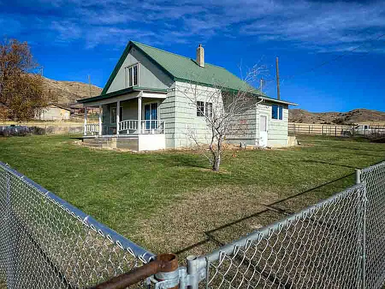 1606 Indian Creek Frontage Rd — Photo 10
