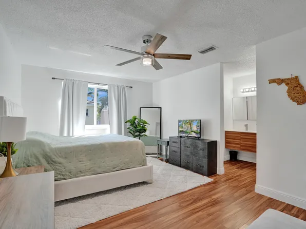 9841 NW 9th Ct, Plantation, FL 33324