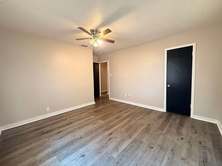 810 Glencrest Ln — Photo 20