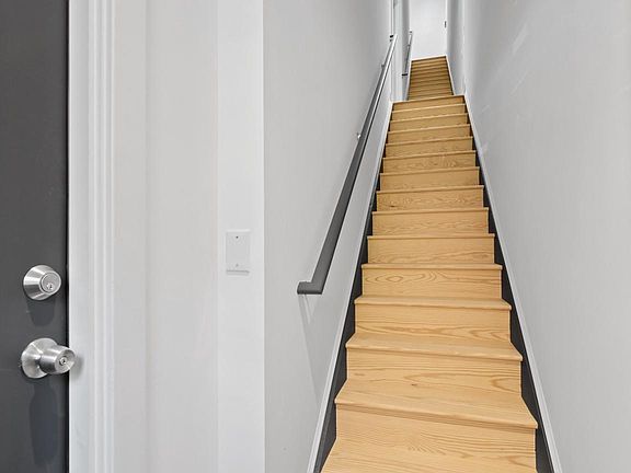 3rd image of 6442 Lansdowne Ave #3