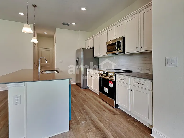 27189 Saint Andrews Ave — Photo 3