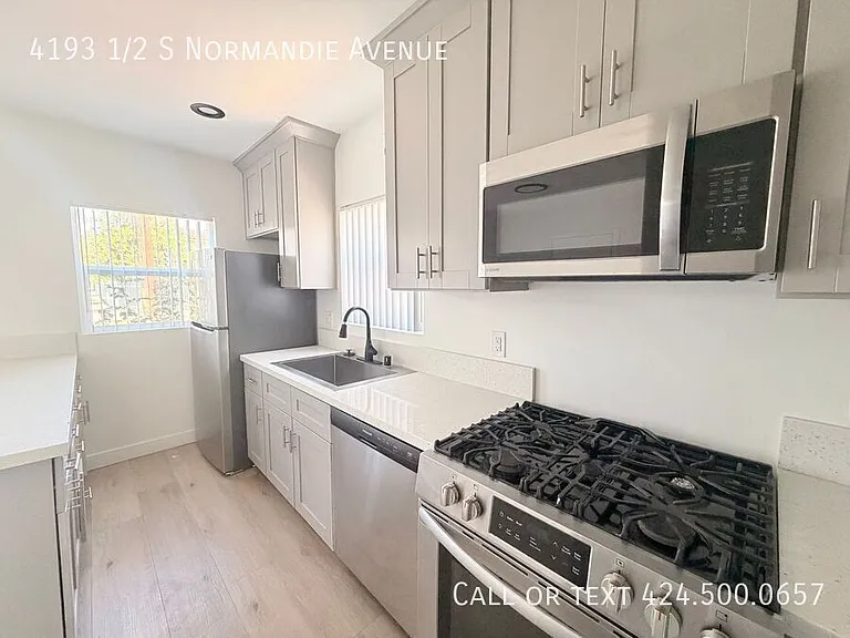 4193 1/2 S Normandie Ave — Photo 4