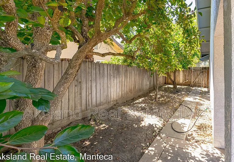 1635 Crom St — Photo 22