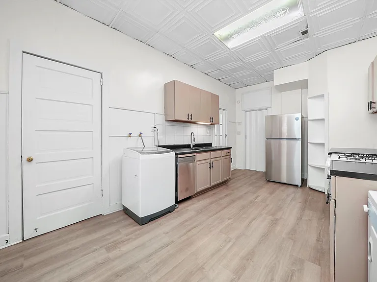 911 S Loomis St #1 — Photo 2