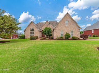 15 Larkwood Dr, Jackson, TN 38305