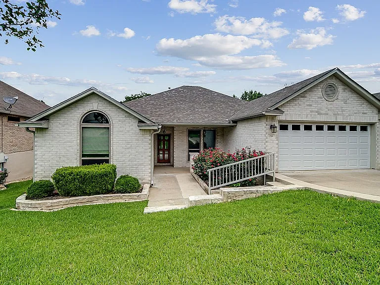 218 E Creekview Dr — Photo 23