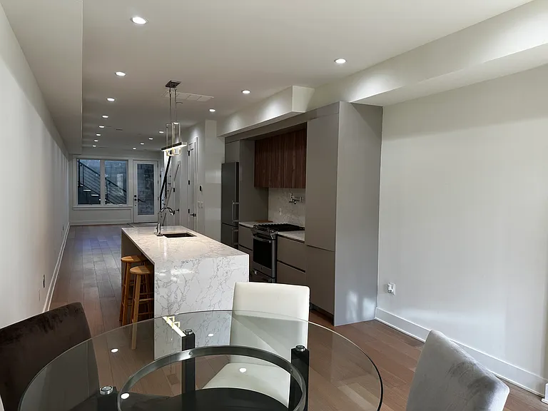 517 M St NE #1 — Photo 8