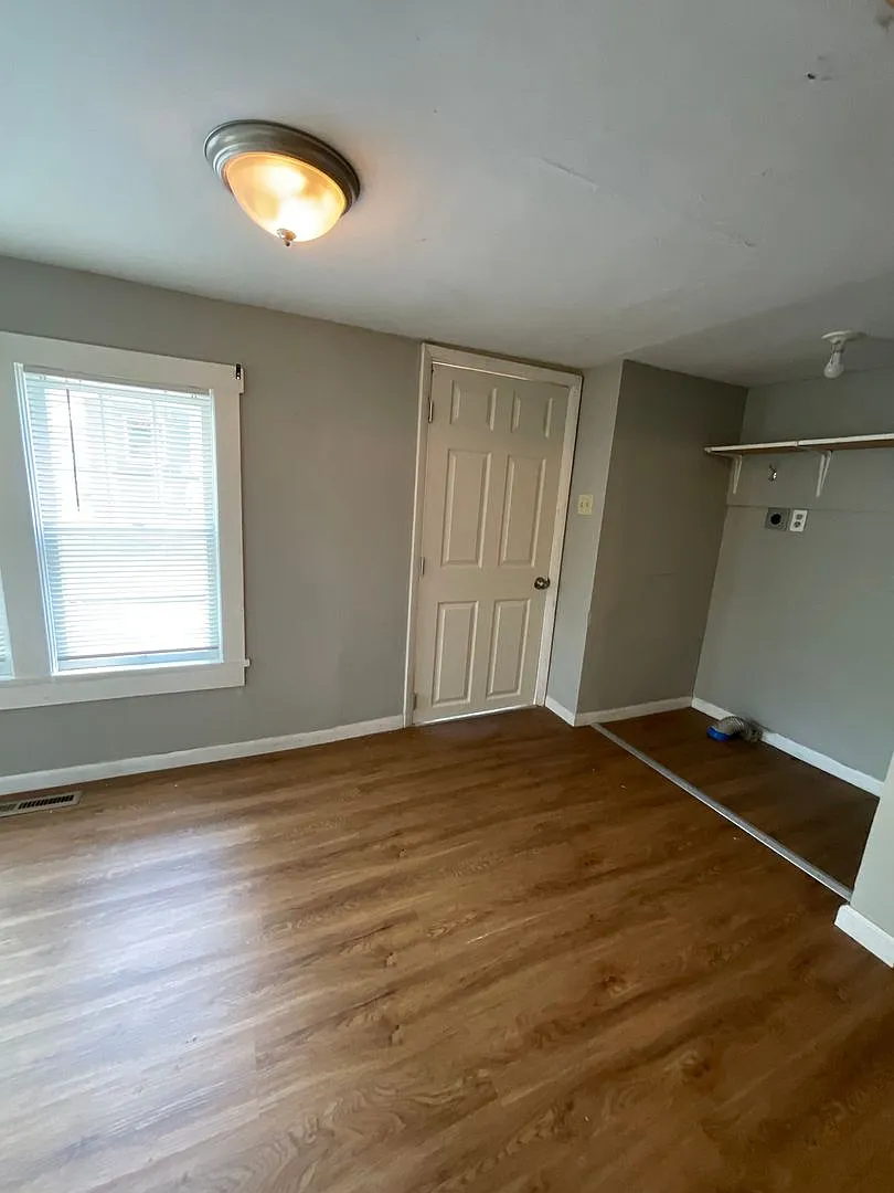 Nice 2 Bedroom 1 Bathroom Home — Photo 4