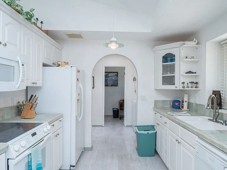 3910 Coral Reef Dr — Photo 29