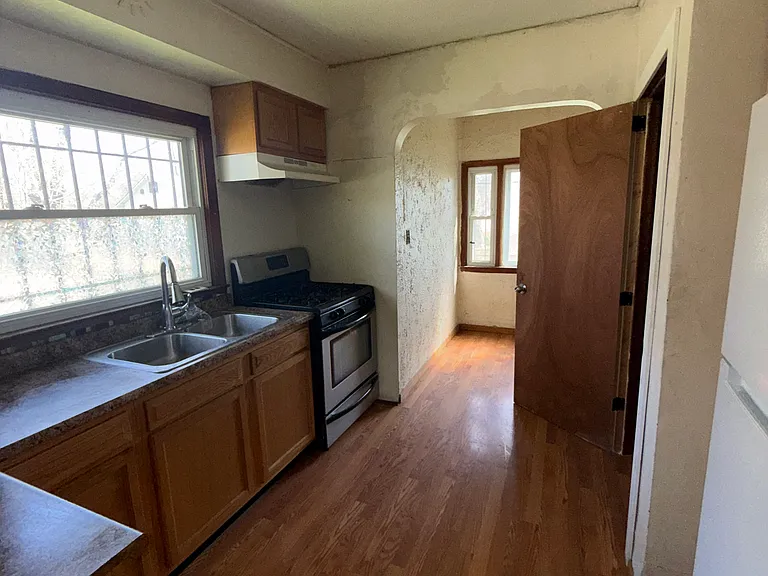 3918 Trumbull Ave — Photo 14