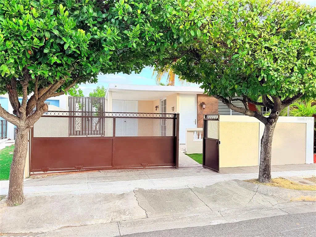 3 bed, 1.0 bath, 900 sqft, $1,200 — Photo 3
