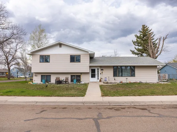 114 12th St W, Chinook, MT 59523