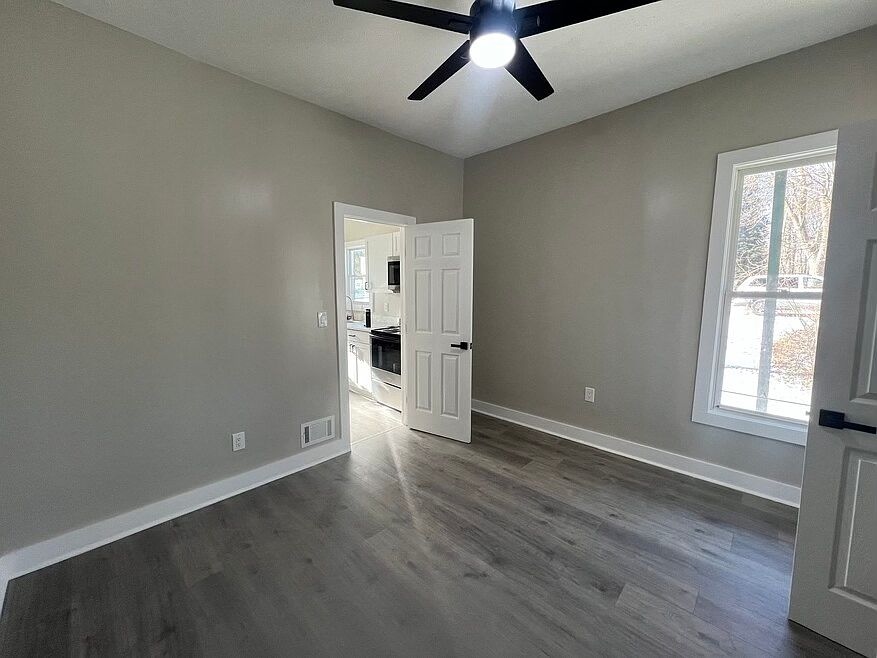 2nd image of 4021 Kent Rd APT A