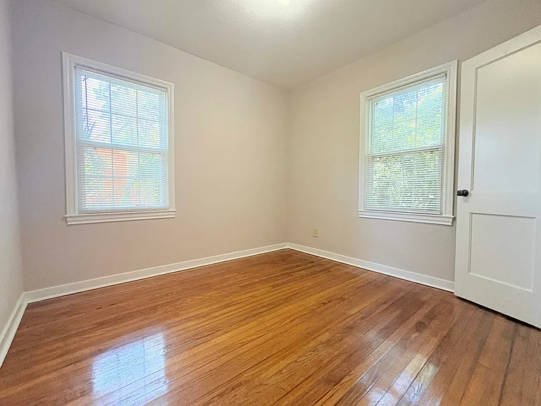 606 Collins Dr — Photo 12