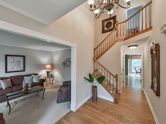 3rd image of 707 Greenbrier Ct