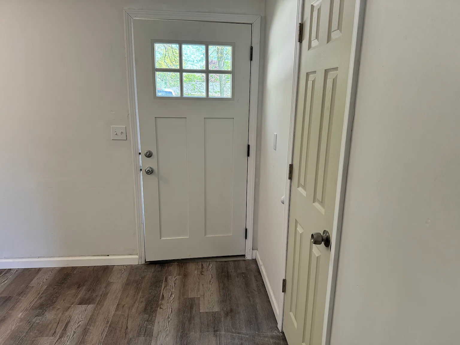 2 bed, 1.5 bath, 1100 sqft, $1,075 — Photo 2