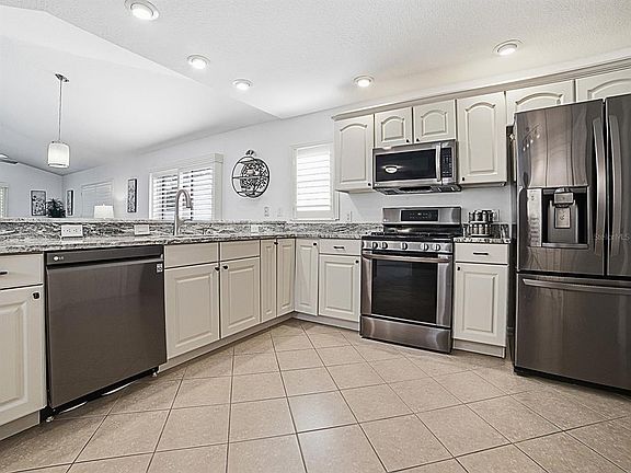 3rd image of 435 Carlisle Ct