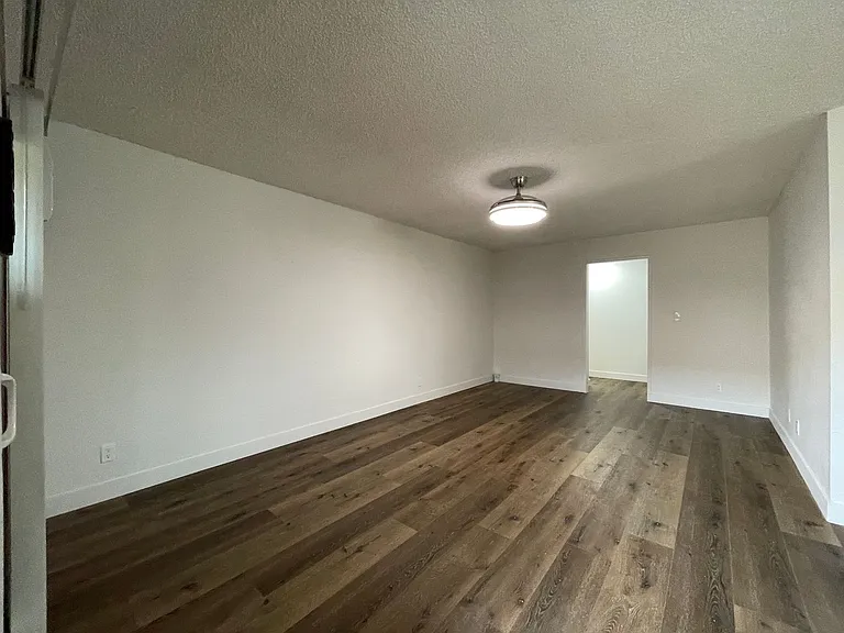 20353 Saticoy St — Photo 49