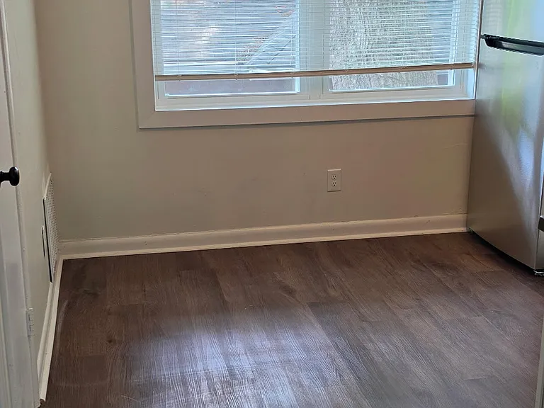 907 Argonne Ave NE #8 — Photo 7
