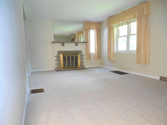 2nd image of 552 Shadowlawn Ave
