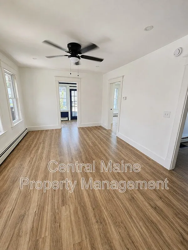 2 bed, 1.0 bath, 1001 sqft, $2,290 — Photo 2