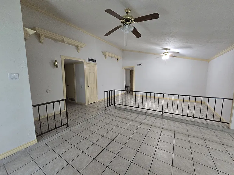 14327 Lorne Dr — Photo 48
