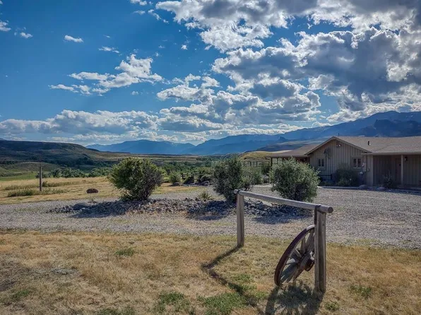 2182 Southfork Rd, Cody, WY 82414