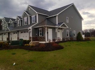 136 Paddock Cir, Schenectady, NY 12306