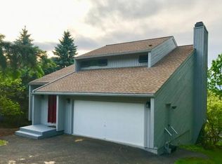 1637 Carnegie Dr, Vestal, NY 13850