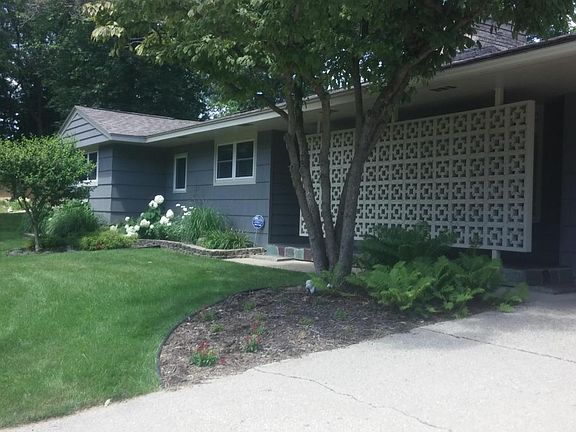 2nd image of 3050 Sherwood Ct